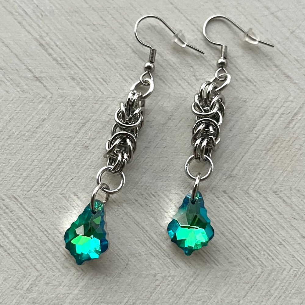 Handmade maille dangly stainless steel earrings green rainbow austrian crystals - Picture 6 of 14